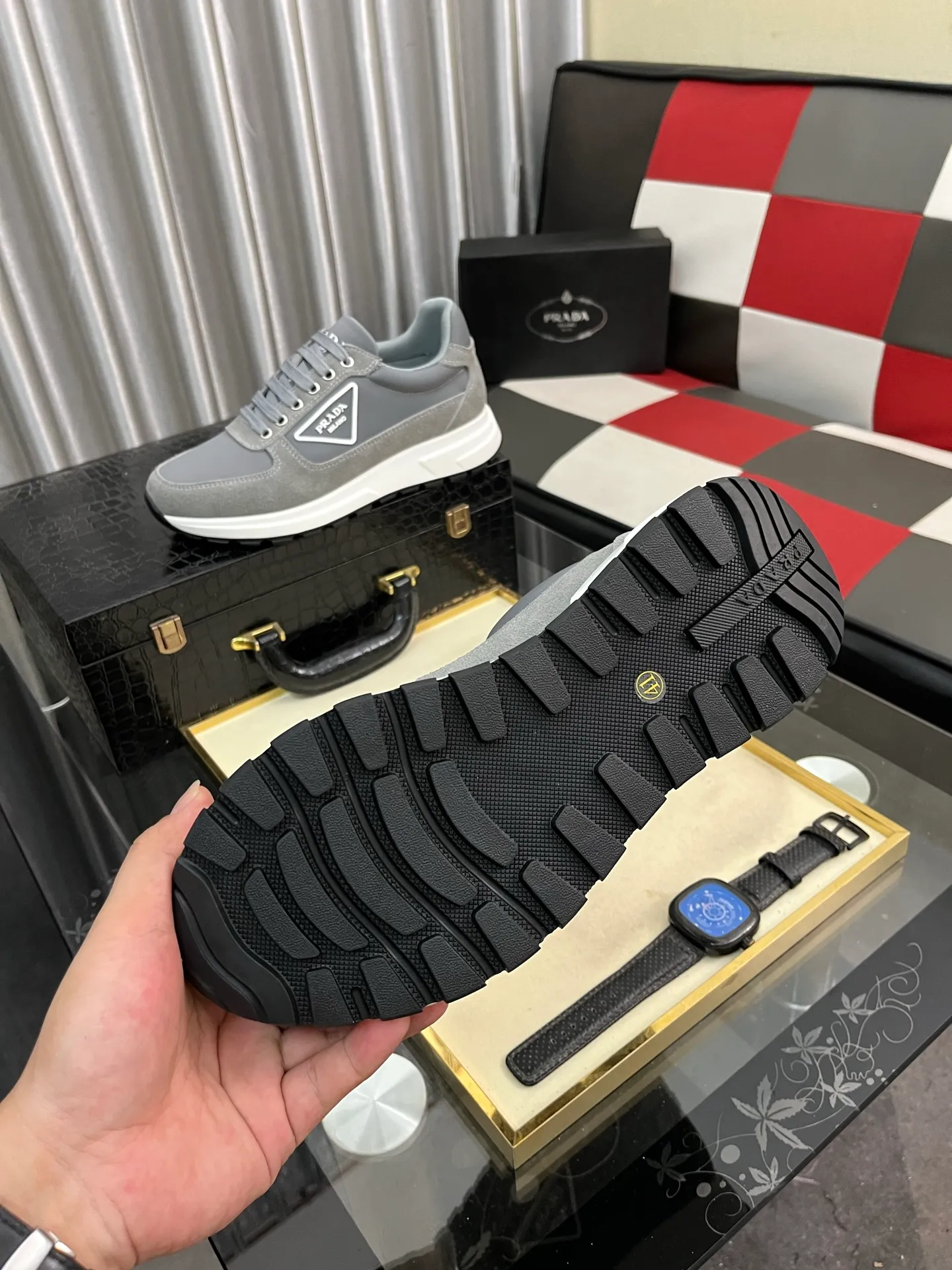 Men's shoes 💰420⌚️⌚️Prada•PRADA original quality.~ Unique modern style sneakers. 🏃A must-have casual shoe for trendy men😍😍 Original brand imported from Italy, imported original leather, sheep lining (refuses to discolor and grind feet) Sole: Original sole provided by the original factory, French lazy style design ⚠️Fit to the feet, original quality, super comfortable original sole. It’s like shooting the real thing🎬The real thing is better, high-quality sneakers Size: 38-444️⃣Colors available